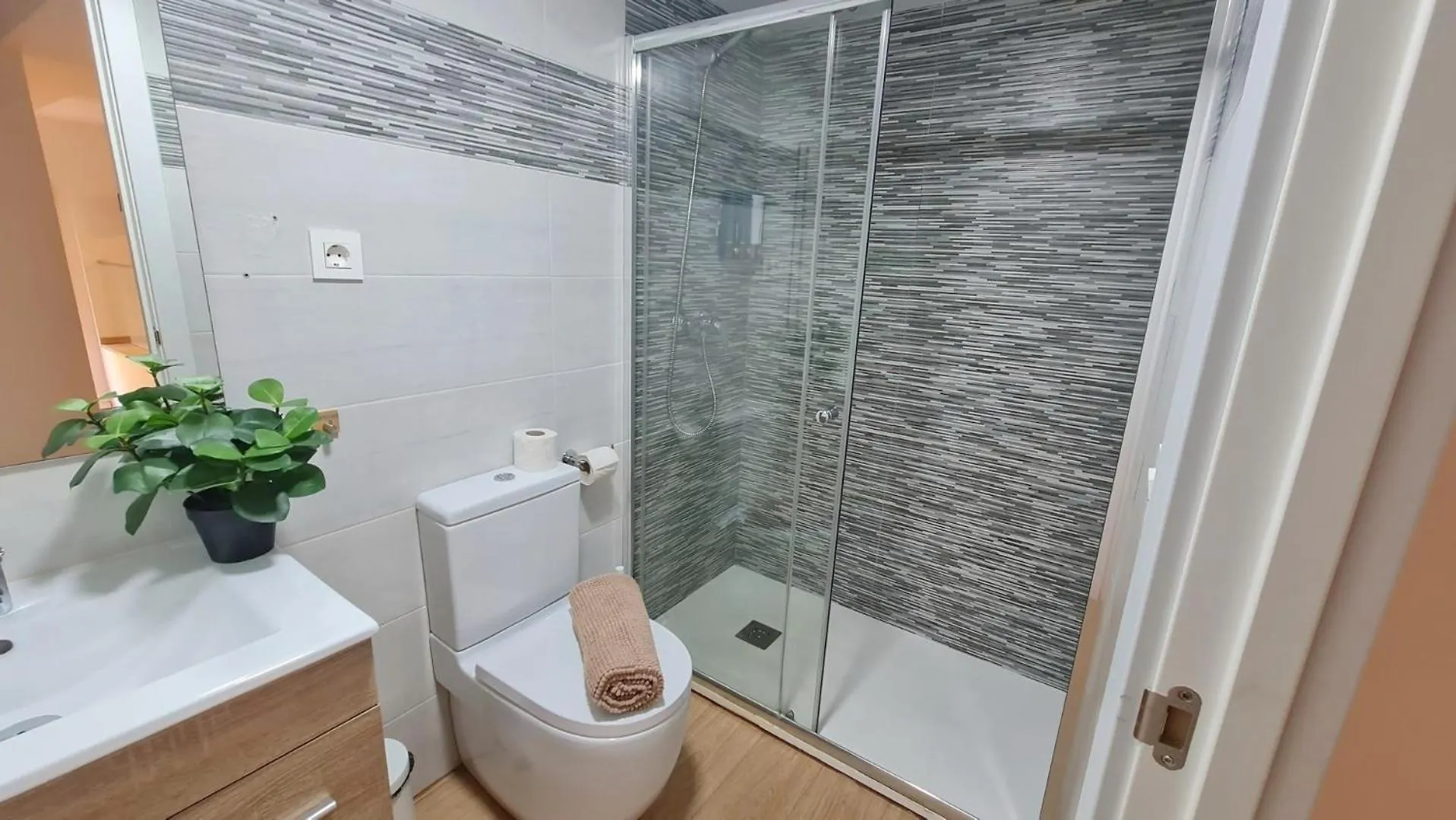 Duplex Huelin I & Beach Malaga 0*,